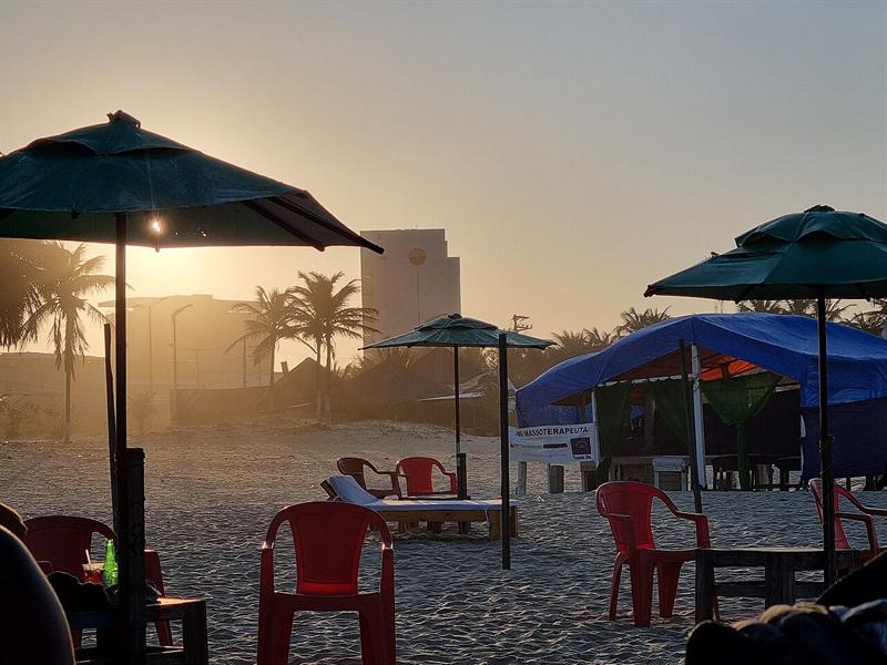 Por do sol na Praia do Futuro em Fortaleza